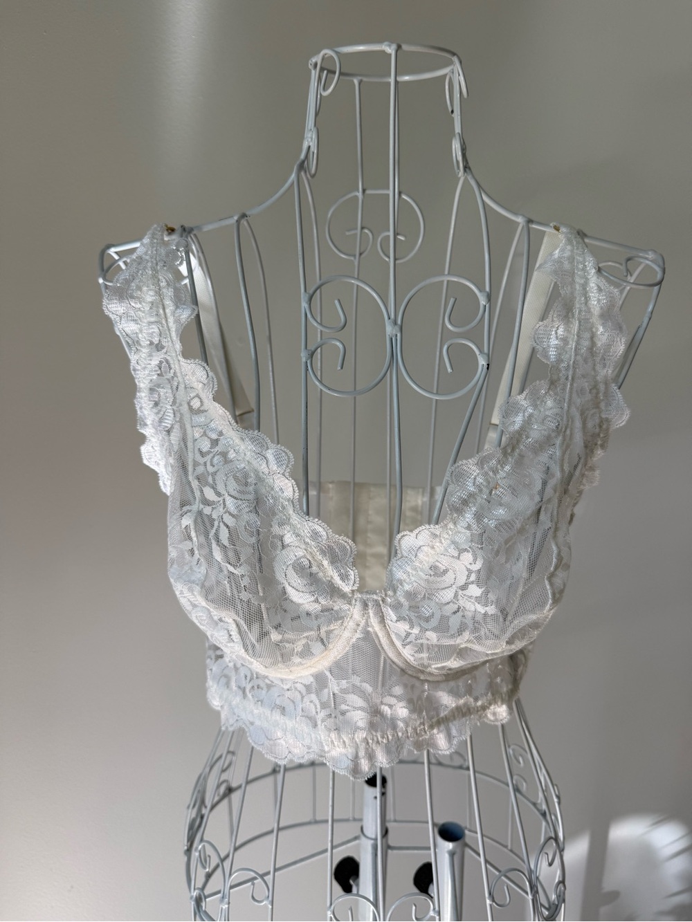Leonisa White Floral Lace Underwire Longline Bralette Bra Size 36